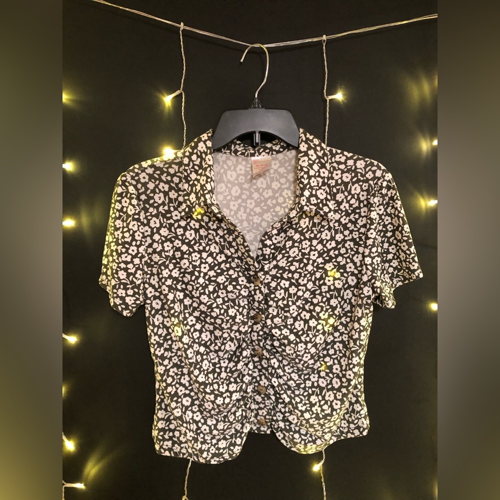 No Boundaries floral top